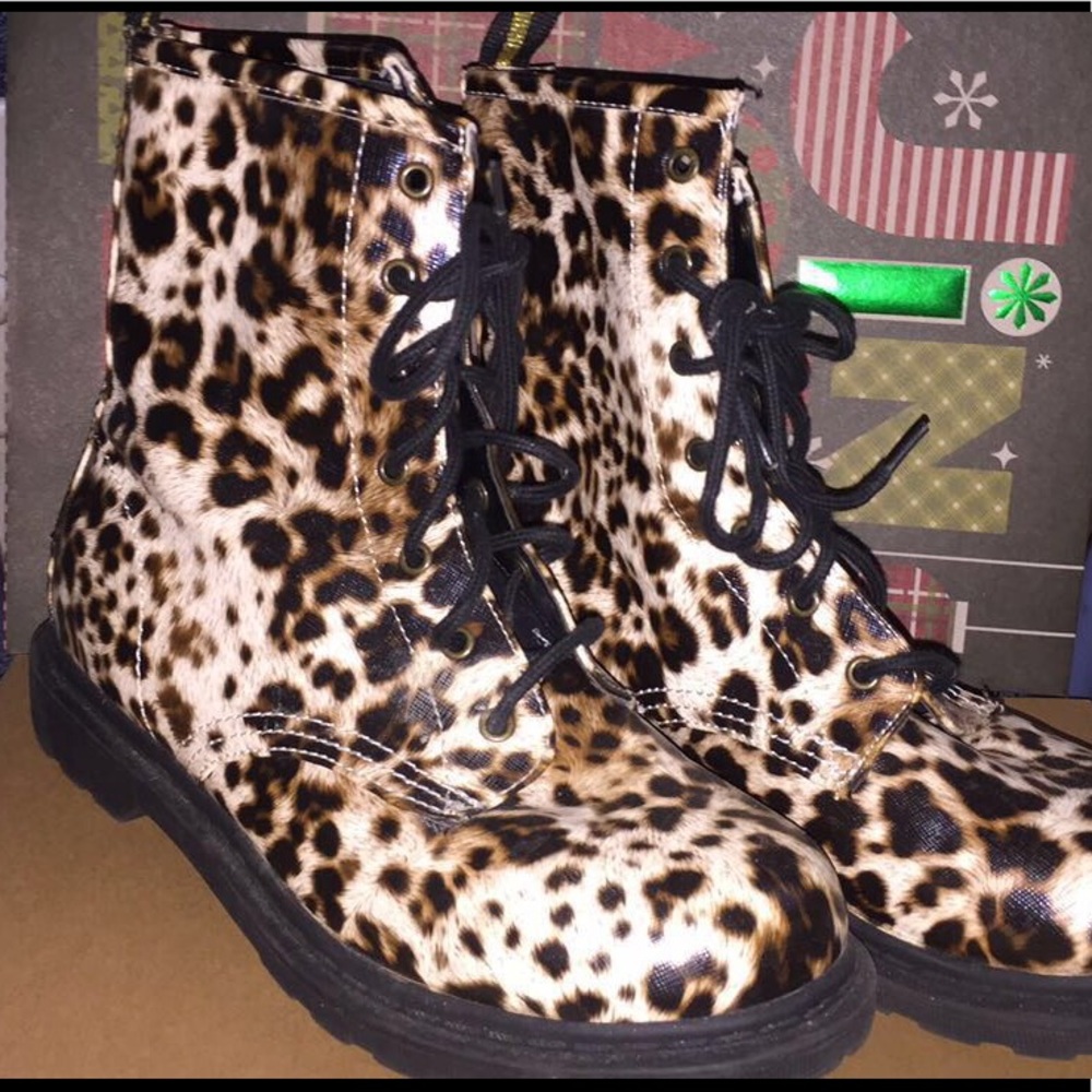 Very Cute Cheetah Print Women’s Boots size 8 1/2